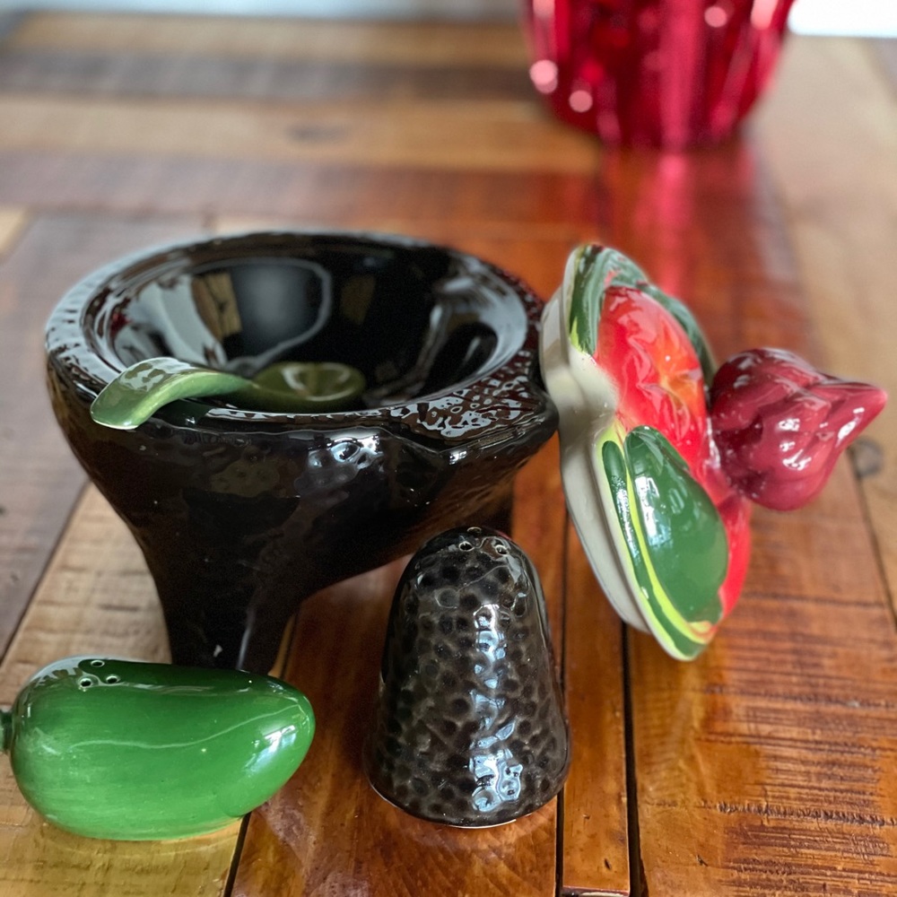 Salsa holder